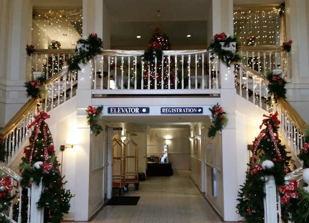 Dunes Manor Hotel &amp; Suites Offers Free Weekend Xmas Activities for Guests and Area Residents