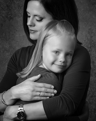Eden Prairie Photo Studio, Dale Studios Adds Black and White Relationship Photography to its Repertoire of Portrait Options