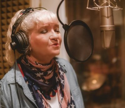 Indie Country Star Luanne Hunt Releases “Keep America Great” Song