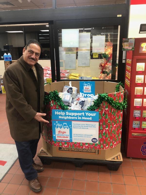 Driving Successful Lives Teams with a Save A Lot Foods of Highland to Provide Food to Families