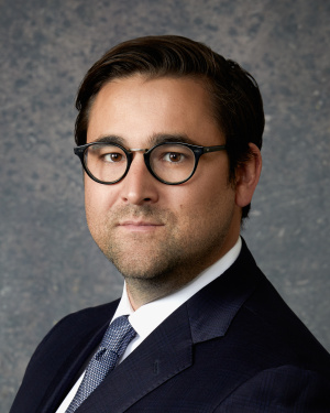 Jarret Janis of Taylor Janis LLP, one of the top rated employment lawyers in Edmonton, suggests when to lawyer up