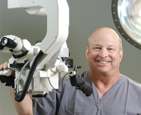 Randall F. Dryer, MD, FACS Receives the Patient Preferred “Exemplary Award” For Spine Surgery.