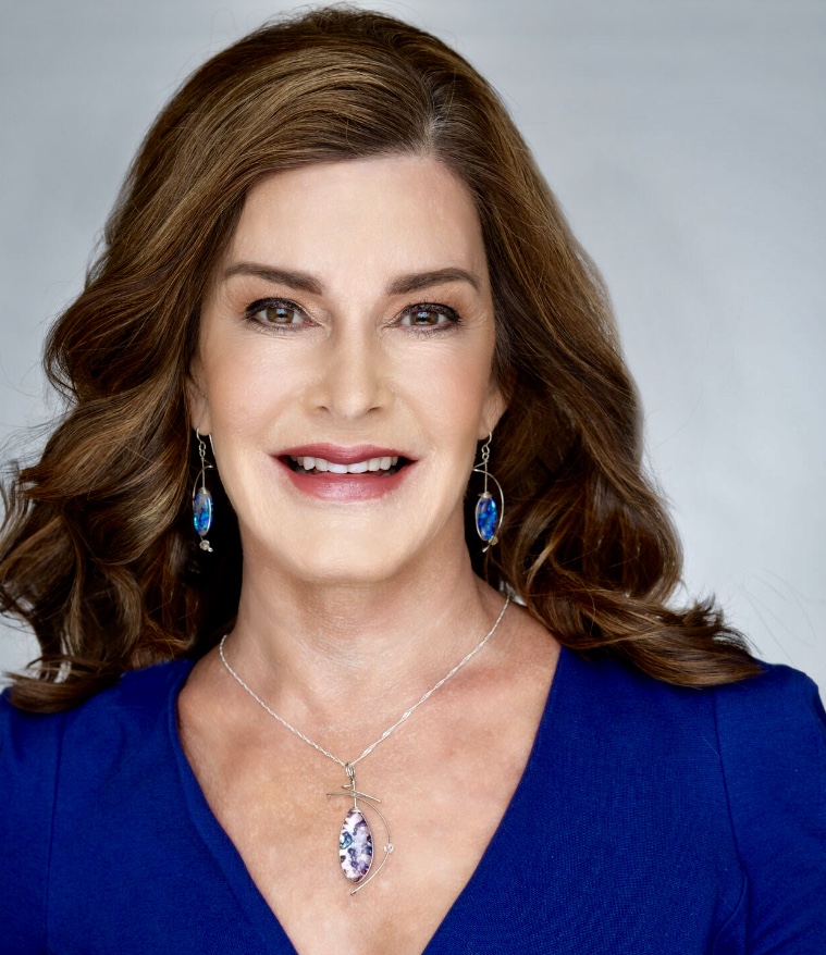 Michelle Wood wins the 2022 ThreeBestRated® award for being one of the best Real estate agents in Honolulu, Hawaii