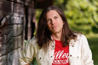From Little Texas to Hot Apple Pie, country artist Brady Seals releases his single “I’d Really Love To See You Tonight”.