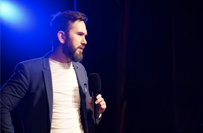 Presenting With An Accent: Top Public Speaking Coach Jose Ucar, Announces 7 Tips To Speak With Impact and Confidence for Non-native Speakers