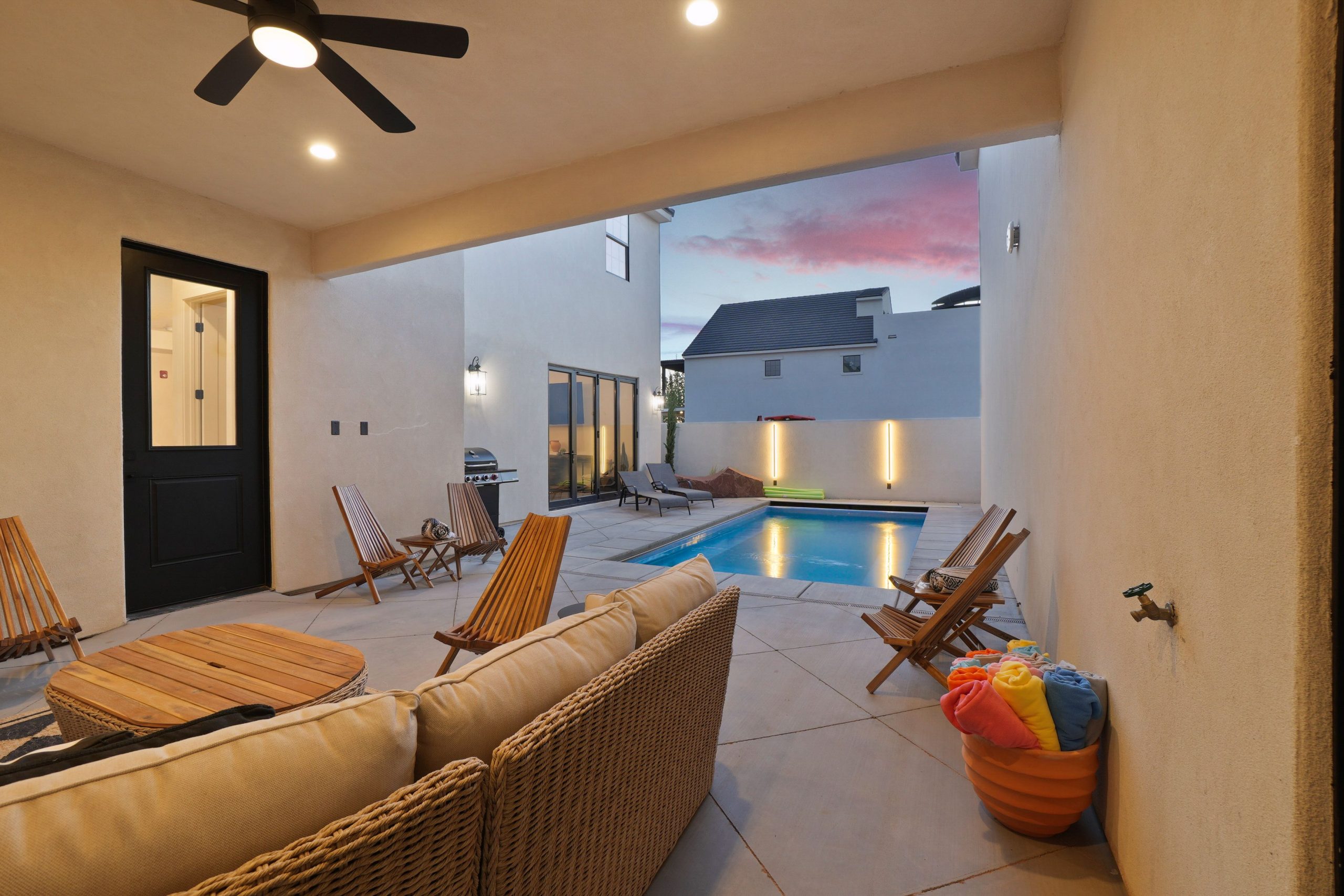Experience the Beauty of Southern Utah at ‘On the Rocks Shakin’: Now Open for Travelers