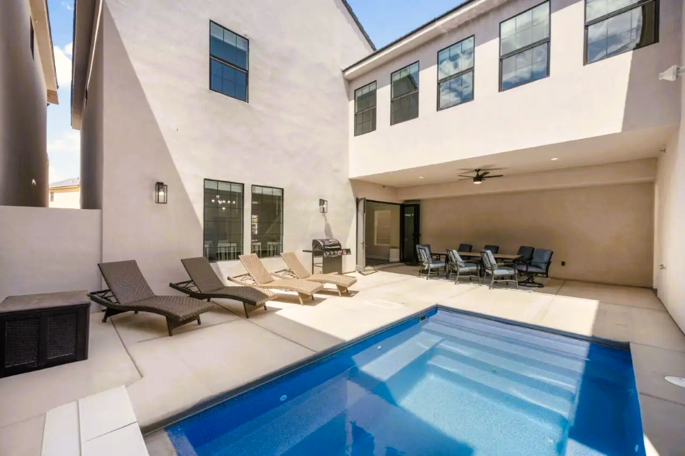 Unwind and Explore: Discover the Sand Hollow Surf Home for Your Perfect Family Getaway!