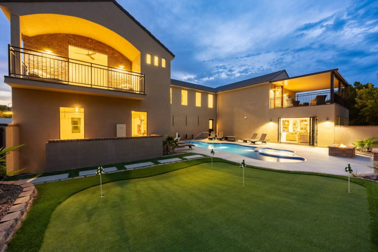 Still Time for One Last Summer Getaway at Sand Hollow Vacation Rentals
