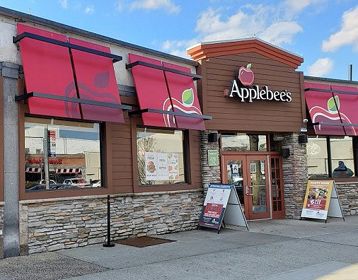 Doherty-Owned Applebee’s® in Fresh Meadows, Queens Unveils Refreshed Restaurant