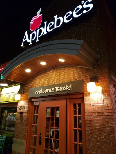 Doherty-Owned Applebee’s® in Farmingdale, Long Island Unveils Remodeled Dining Room